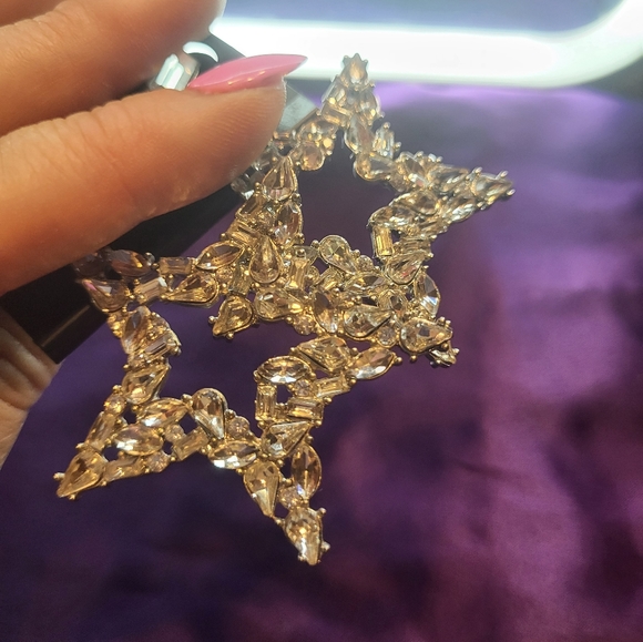 Star 🌟 Earrings - Picture 3 of 6